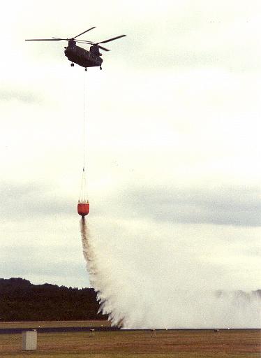 2000-08 Chinook dropt 5000 liter.jpg